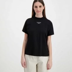 CALVIN KLEIN JEANS T-SHIRT STACKED LOGO LOOSE DONNA Nero 8 CALVIN KLEIN JEANS T-SHIRT STACKED LOGO LOOSE DONNA Nero -Offerta Economica Novità calvin klein jeans j20j218708 t shirt stacked logo loose donna casual donna 044973001 beh 2