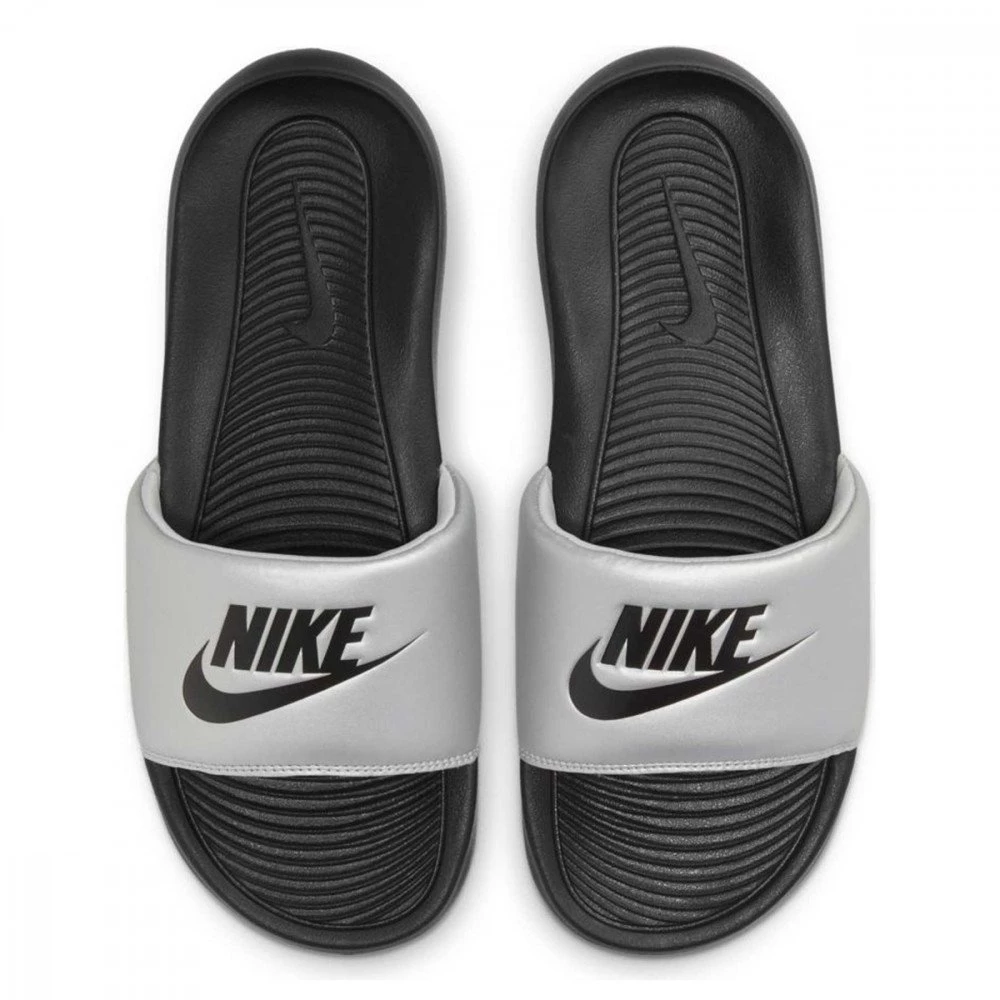 NIKE VICTORI ONE SLIDE DONNA Argento, Nero 4 NIKE VICTORI ONE SLIDE DONNA Argento, Nero - immagine 2