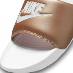 NIKE VICTORI ONE SLIDE DONNA Bianco 10 NIKE VICTORI ONE SLIDE DONNA Bianco -Offerta Economica Novità nike cn9677 w victori one slide tutti sandali donna 045209601 900 4