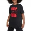 NIKE T-SHIRT SPORTSWEAR BAMBINO Nero 2 NIKE T-SHIRT SPORTSWEAR BAMBINO Nero -Offerta Economica Novità nike dc7794 t shirt sportswear bambino abbigliamento bambino 045333801 010 1