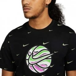 NIKE T-SHIRT SWOOSH BALL Nero 7 NIKE T-SHIRT SWOOSH BALL Nero -Offerta Economica Novità nike do2250 t shirt oc hbr ss abbigliamento basket uomo 044583401 010 3