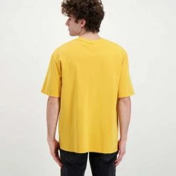 TOMMY JEANS T-SHIRT TOMMY COLLEGIATE Giallo 9 TOMMY JEANS T-SHIRT TOMMY COLLEGIATE Giallo -Offerta Economica Novità tommy jeans dm0dm12856 t shirt tommy collegiate casual uomo 045110501 zfw 3