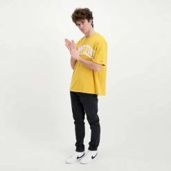 TOMMY JEANS T-SHIRT TOMMY COLLEGIATE Giallo 11 TOMMY JEANS T-SHIRT TOMMY COLLEGIATE Giallo -Offerta Economica Novità tommy jeans dm0dm12856 t shirt tommy collegiate casual uomo 045110501 zfw 5