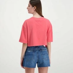 TOMMY JEANS T-SHIRT CROP OVER COLLEGE DONNA Rosa -Offerta Economica Novità tommy jeans dw0dw12835 t shirt crop over college donna casual donna 045114701 tij 4